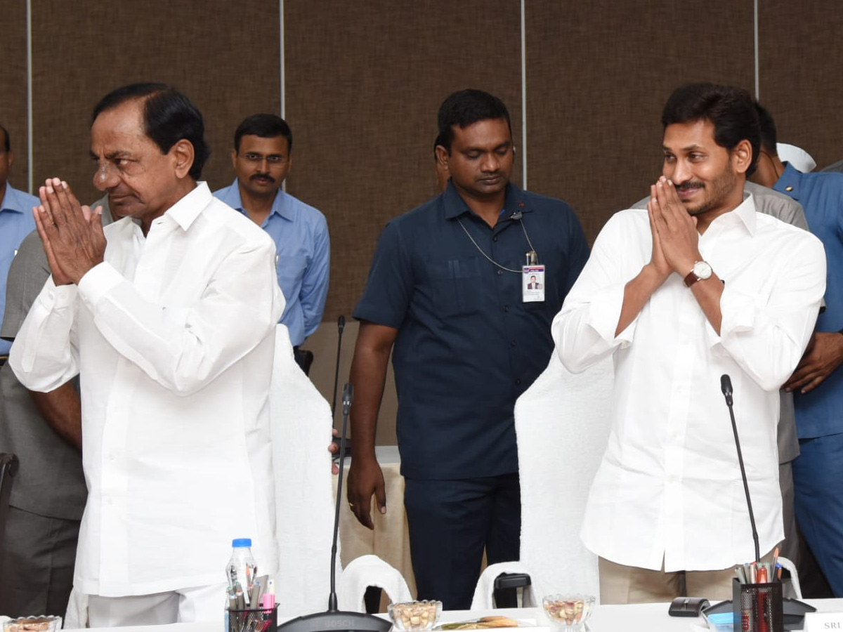 Two State Chief Ministers Jagan and KCR to Meet on Bifurcation Elements Photo Gallery - Sakshi5