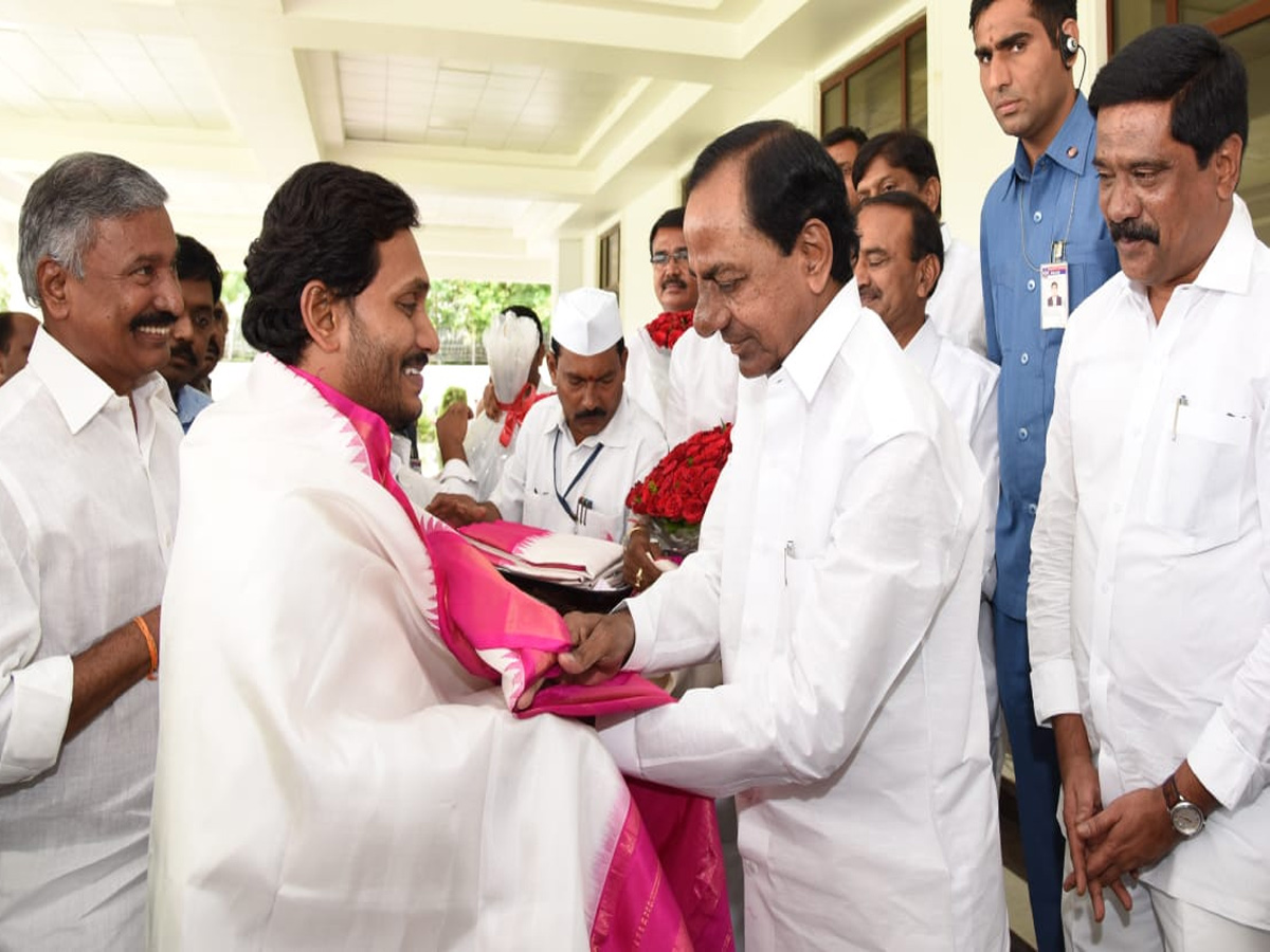 Two State Chief Ministers Jagan and KCR to Meet on Bifurcation Elements Photo Gallery - Sakshi1