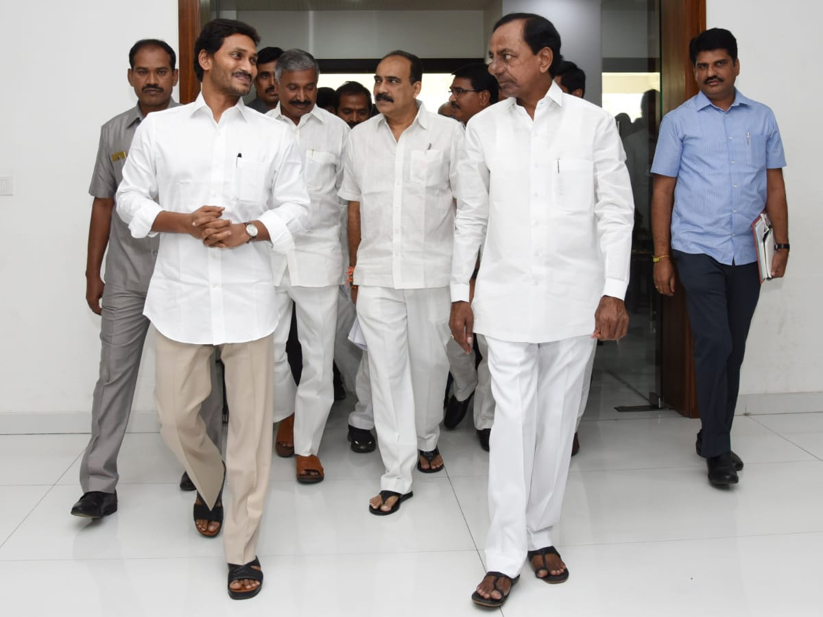 Two State Chief Ministers Jagan and KCR to Meet on Bifurcation Elements Photo Gallery - Sakshi6