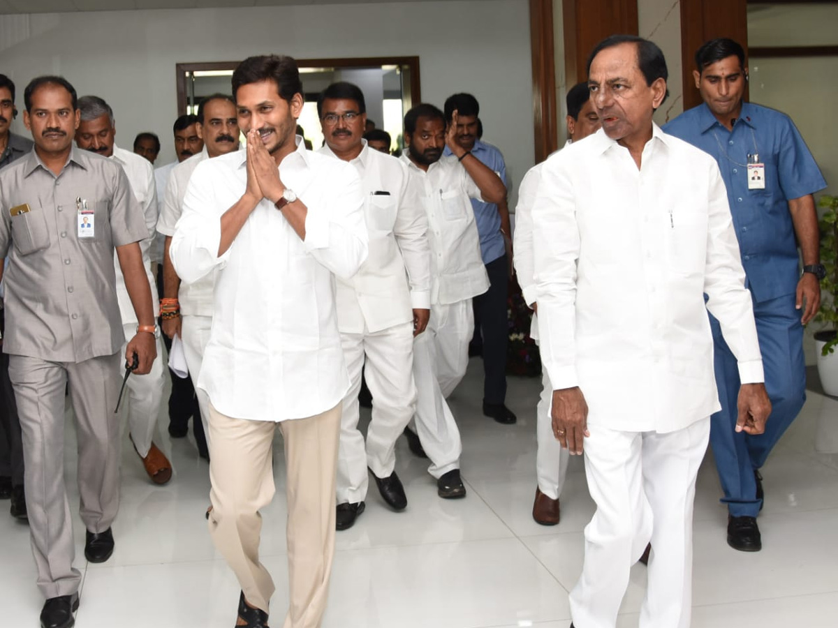 Two State Chief Ministers Jagan and KCR to Meet on Bifurcation Elements Photo Gallery - Sakshi8