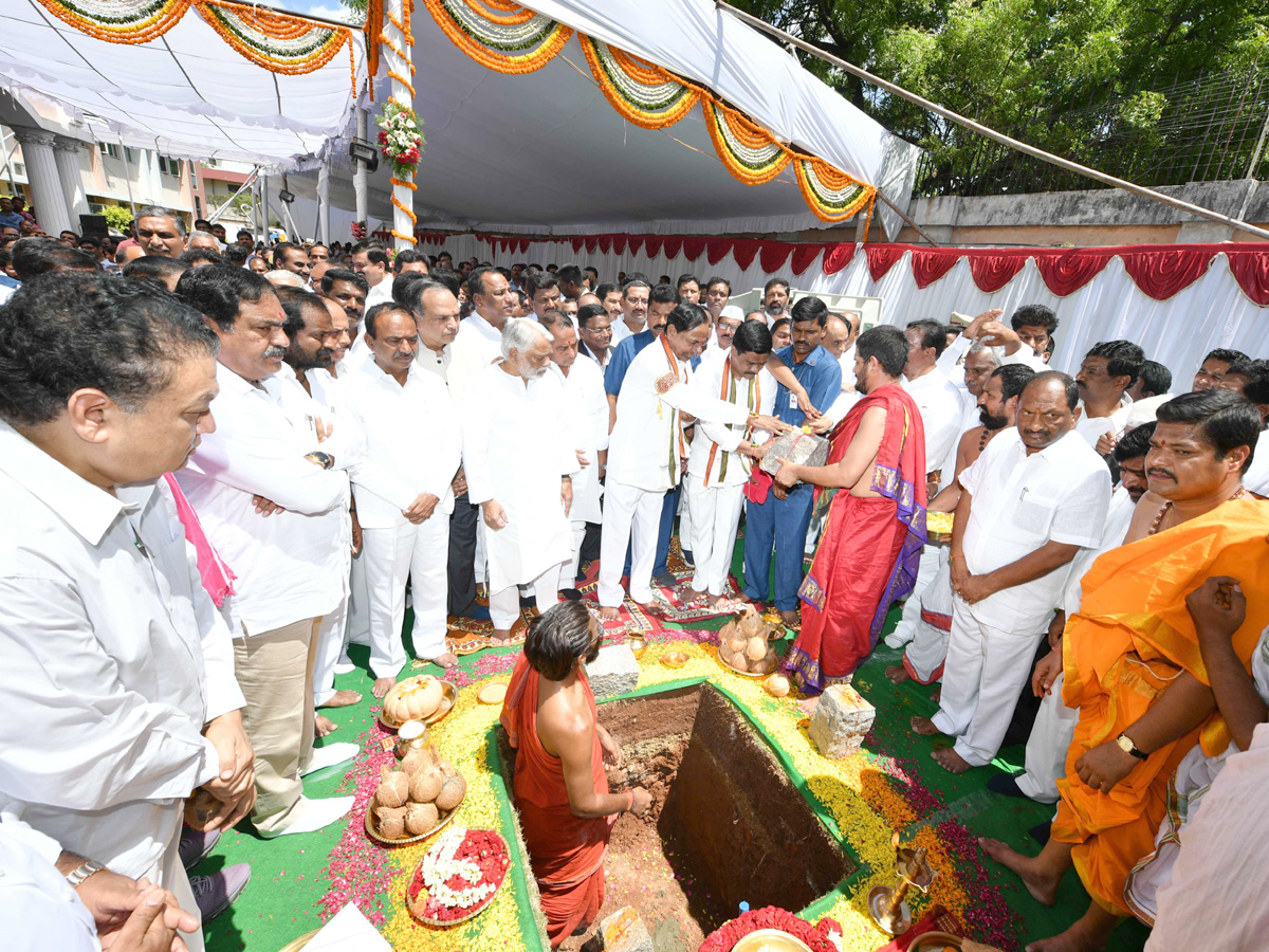 KCR lays foundation stone for new Secretariat building Photo Gallery - Sakshi2