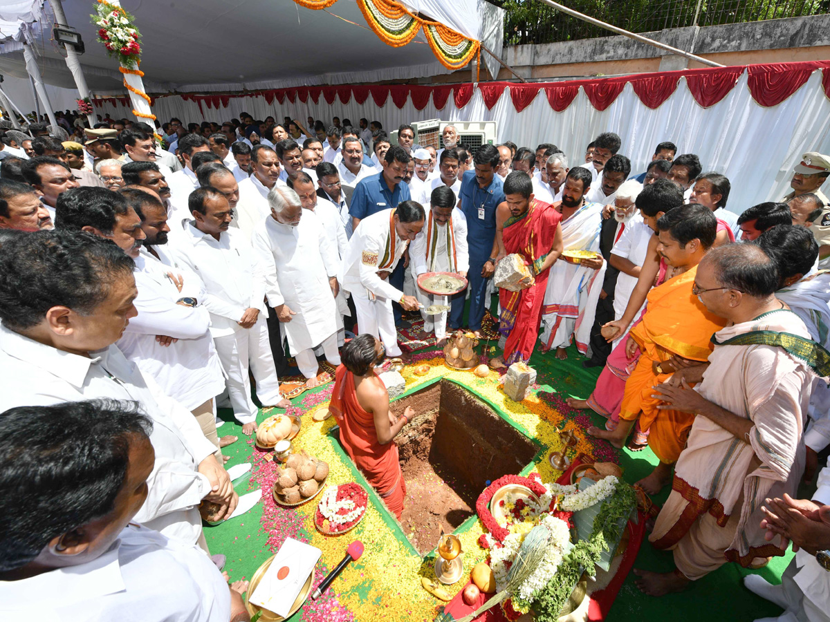 KCR lays foundation stone for new Secretariat building Photo Gallery - Sakshi4