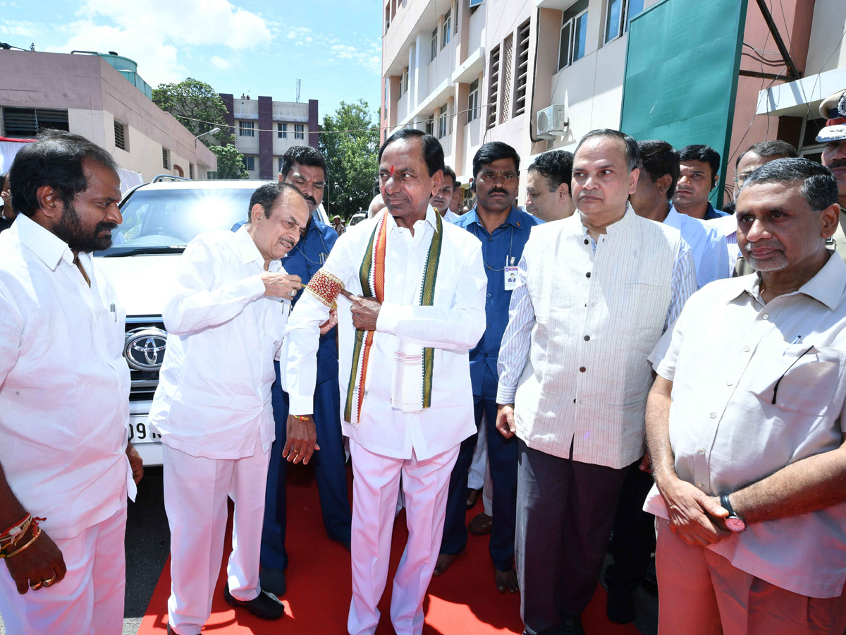 KCR lays foundation stone for new Secretariat building Photo Gallery - Sakshi8