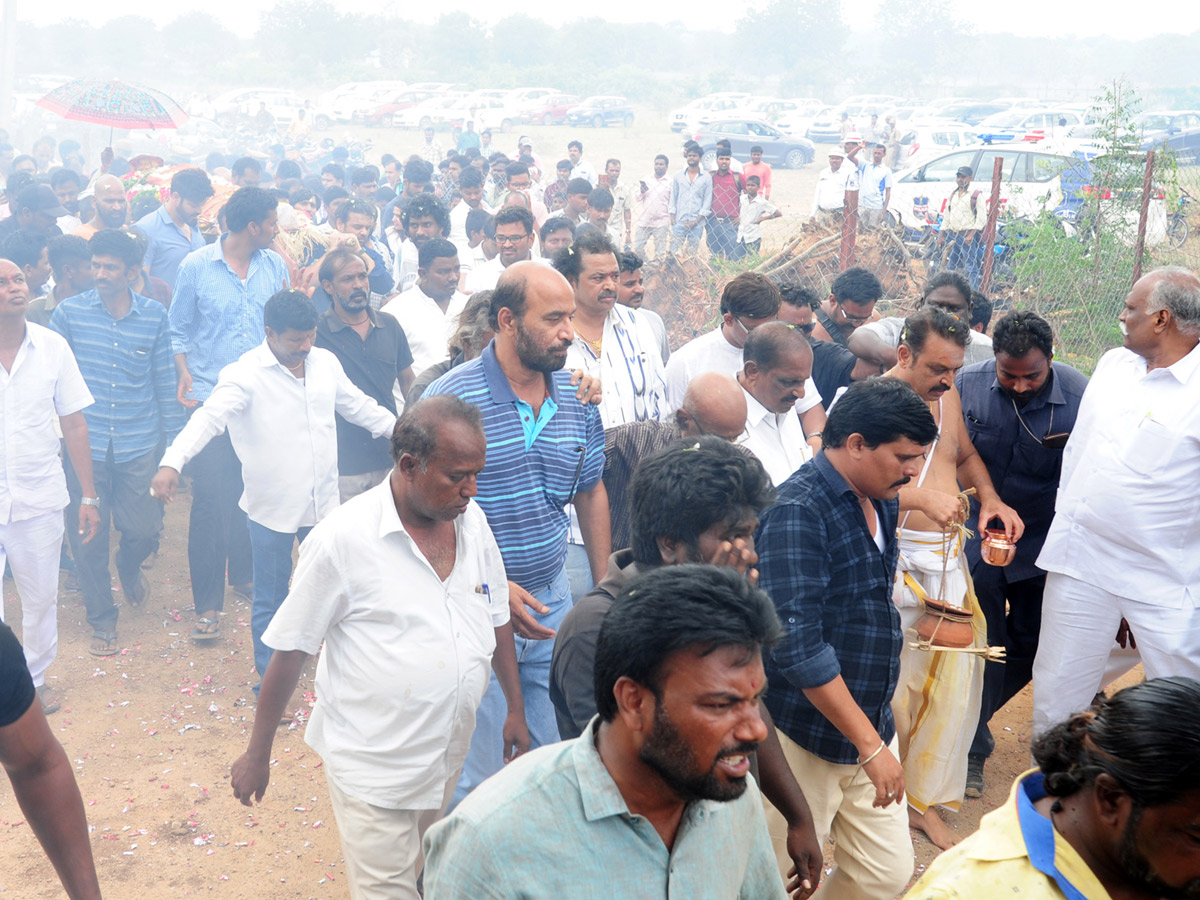 Vijaya Nirmala Last Journey Rituals Completed Photo Gallery - Sakshi10