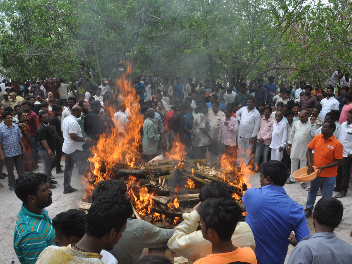 Vijaya Nirmala Last Journey Rituals Completed Photo Gallery - Sakshi12