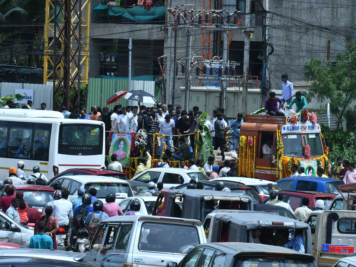 Vijaya Nirmala Last Journey Rituals Completed Photo Gallery - Sakshi24