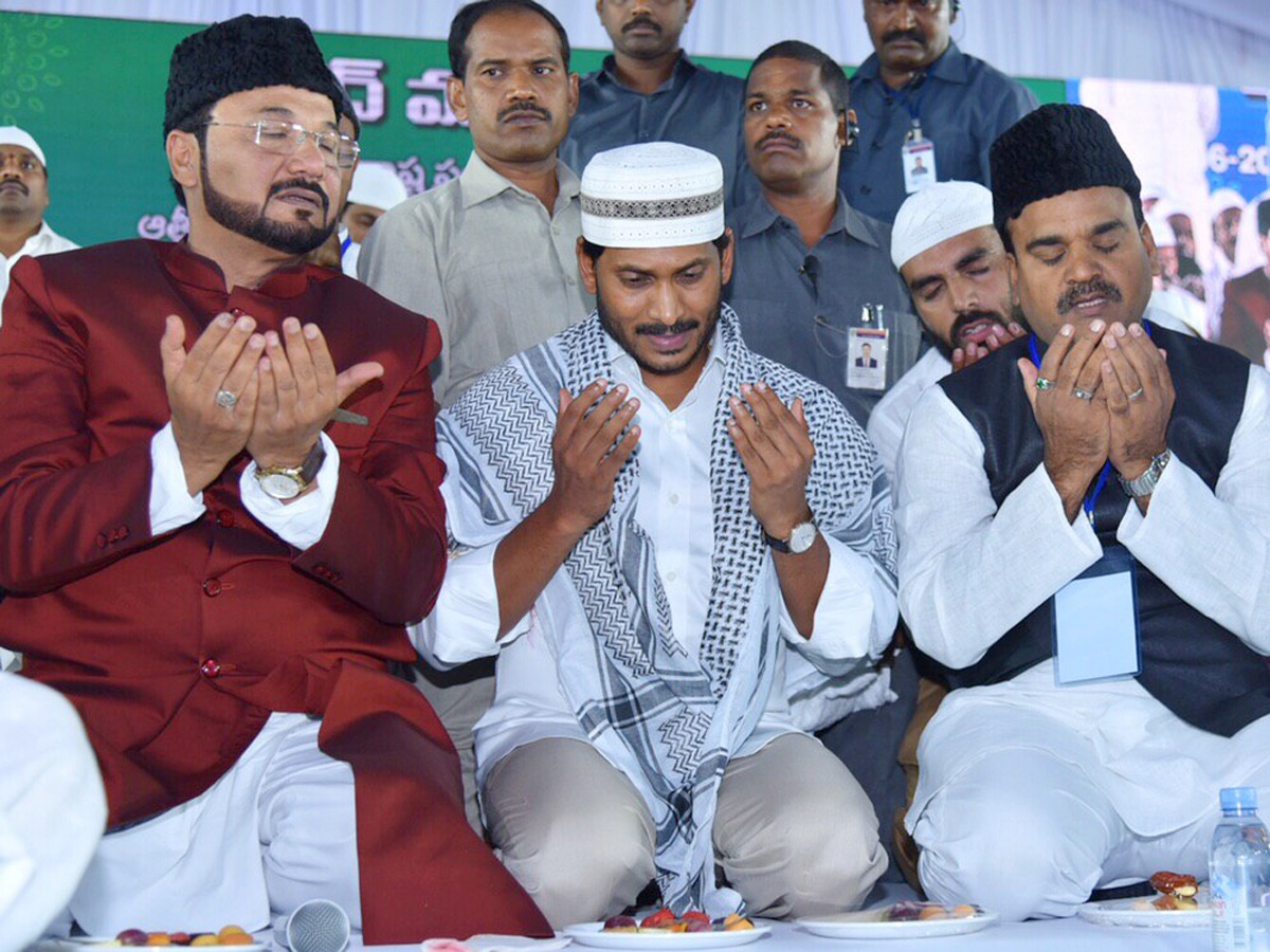 AP CM YS JAGAN Hosts Iftar Dinner In Guntur Photo Gallery - Sakshi7