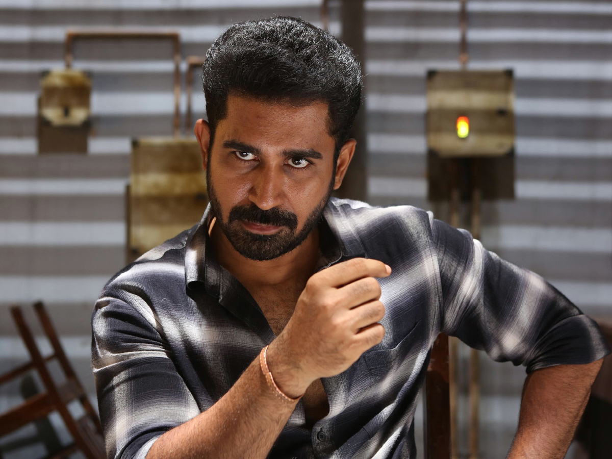 Vijay Antony Killer Movie Stills Photo Gallery - Sakshi5