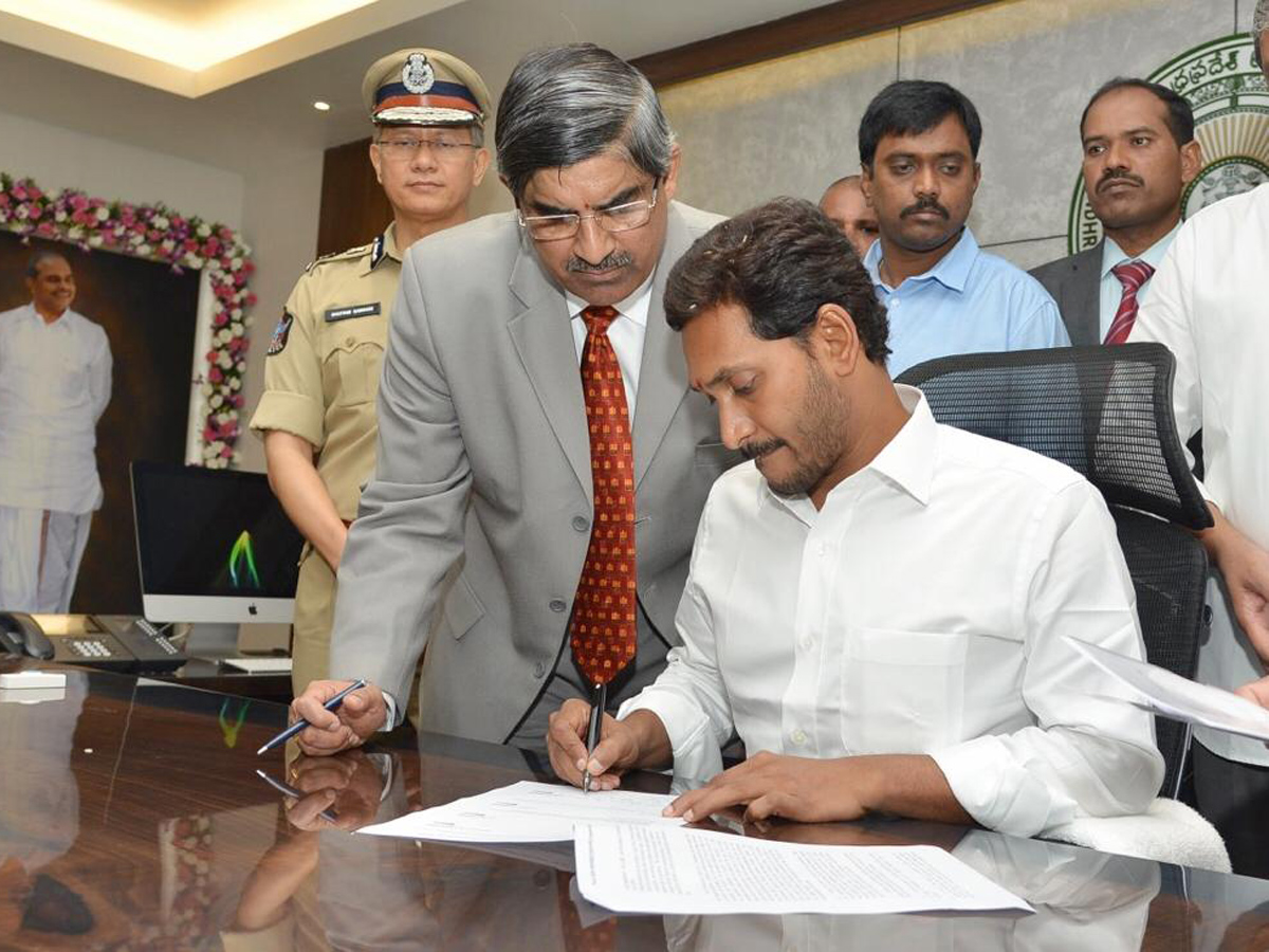 AP CM Jagan First Day in Secretariat in Amaravathi Photo Gallery - Sakshi4