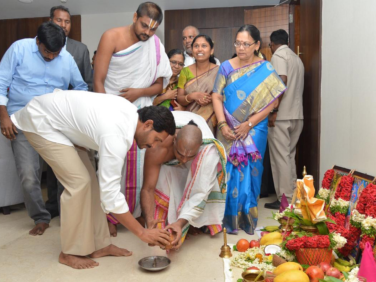 AP CM Jagan First Day in Secretariat in Amaravathi Photo Gallery - Sakshi8