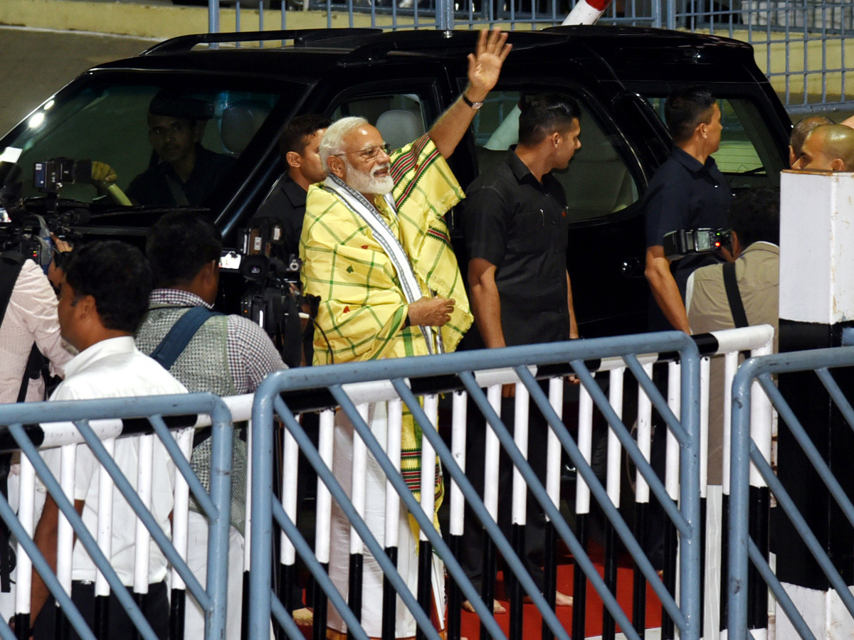 PM Narendra Modi, CM YS Jagan Mohan Reddy Tirumala Tour - Sakshi14