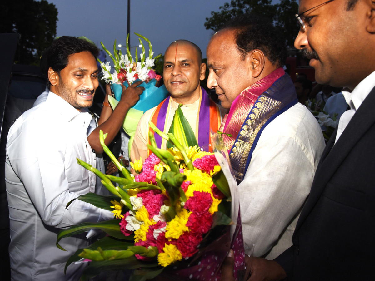 PM Narendra Modi, CM YS Jagan Mohan Reddy Tirumala Tour - Sakshi19