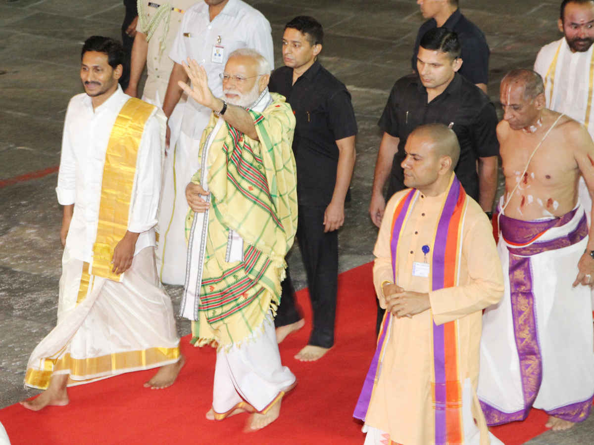 PM Narendra Modi, CM YS Jagan Mohan Reddy Tirumala Tour - Sakshi20