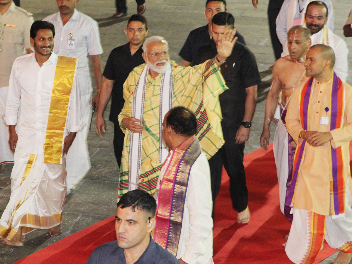 PM Narendra Modi, CM YS Jagan Mohan Reddy Tirumala Tour - Sakshi21