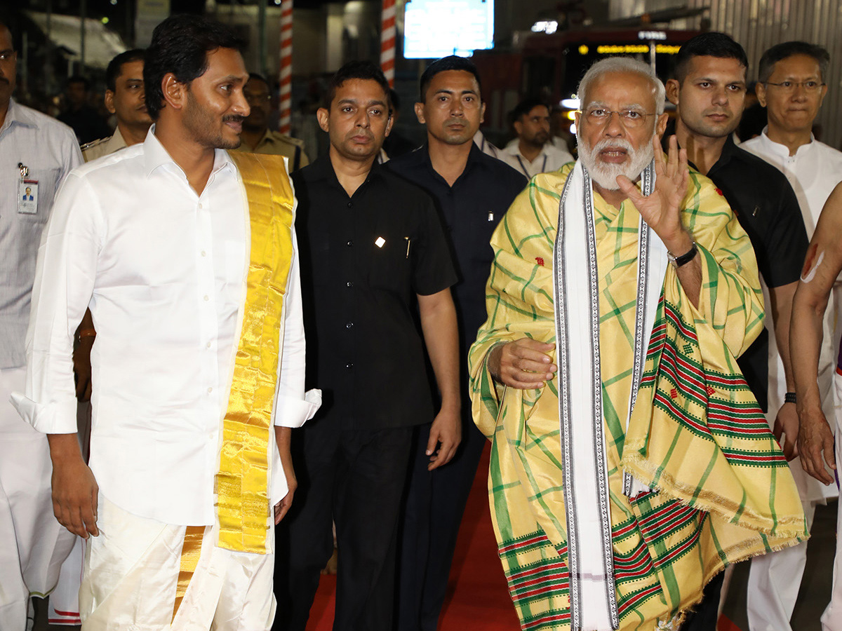 PM Narendra Modi, CM YS Jagan Mohan Reddy Tirumala Tour - Sakshi22