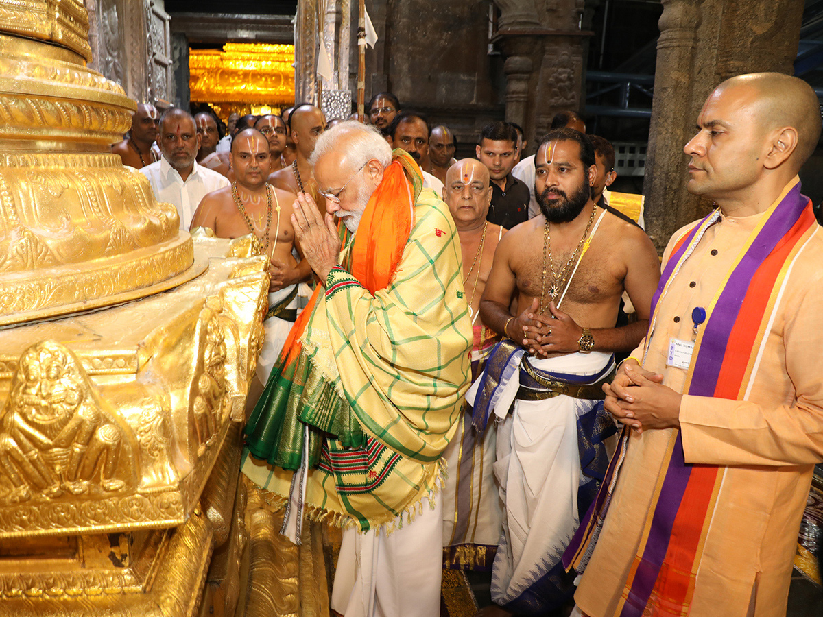 PM Narendra Modi, CM YS Jagan Mohan Reddy Tirumala Tour - Sakshi30