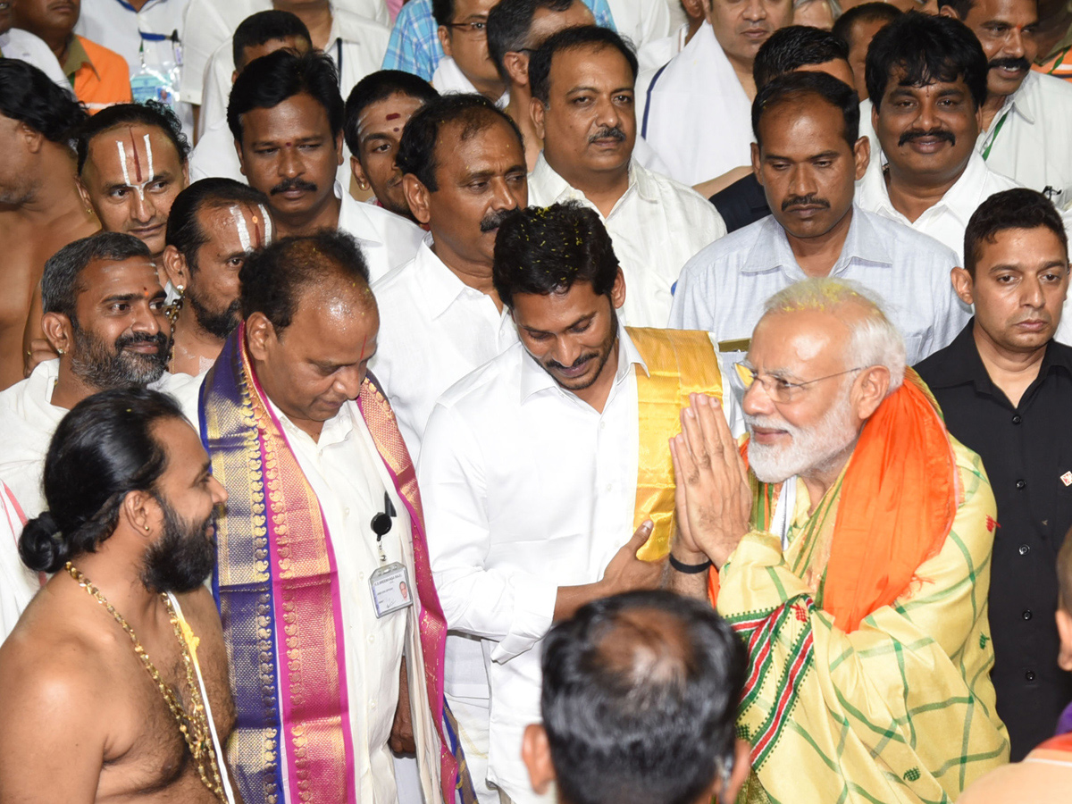 PM Narendra Modi, CM YS Jagan Mohan Reddy Tirumala Tour - Sakshi6