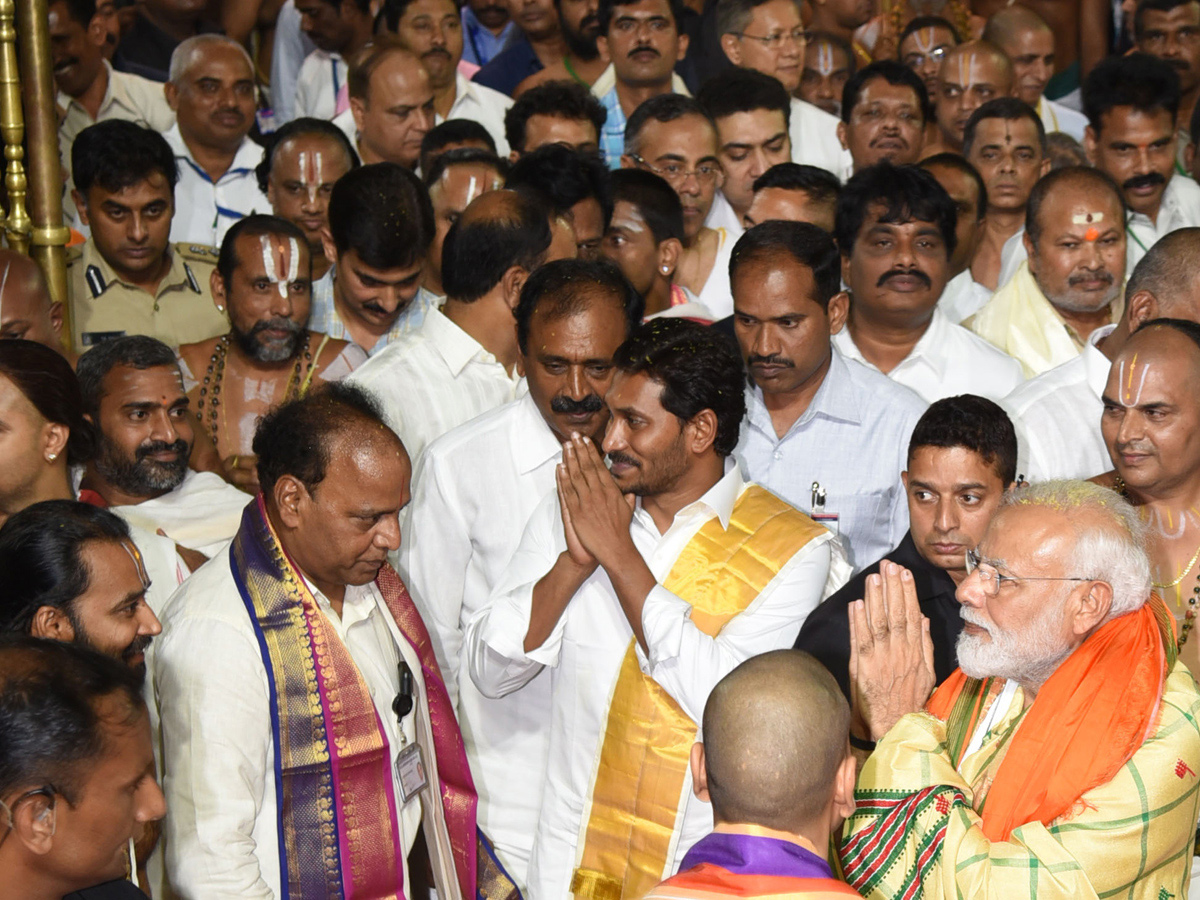 PM Narendra Modi, CM YS Jagan Mohan Reddy Tirumala Tour - Sakshi7