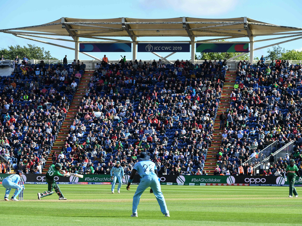 england beat bangladesh 106 runs Photo Gallery - Sakshi14