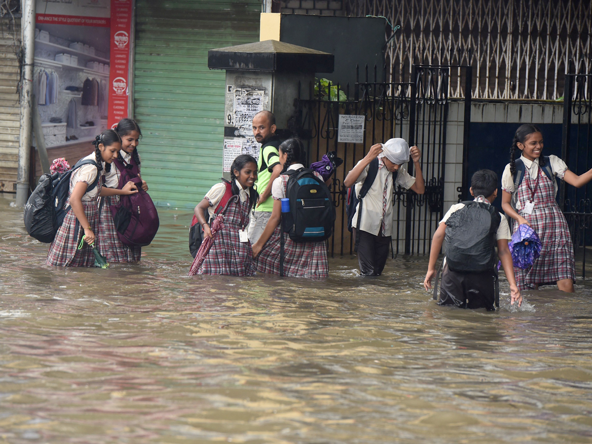 heavy rains in mumbai Photo Gallery - Sakshi12