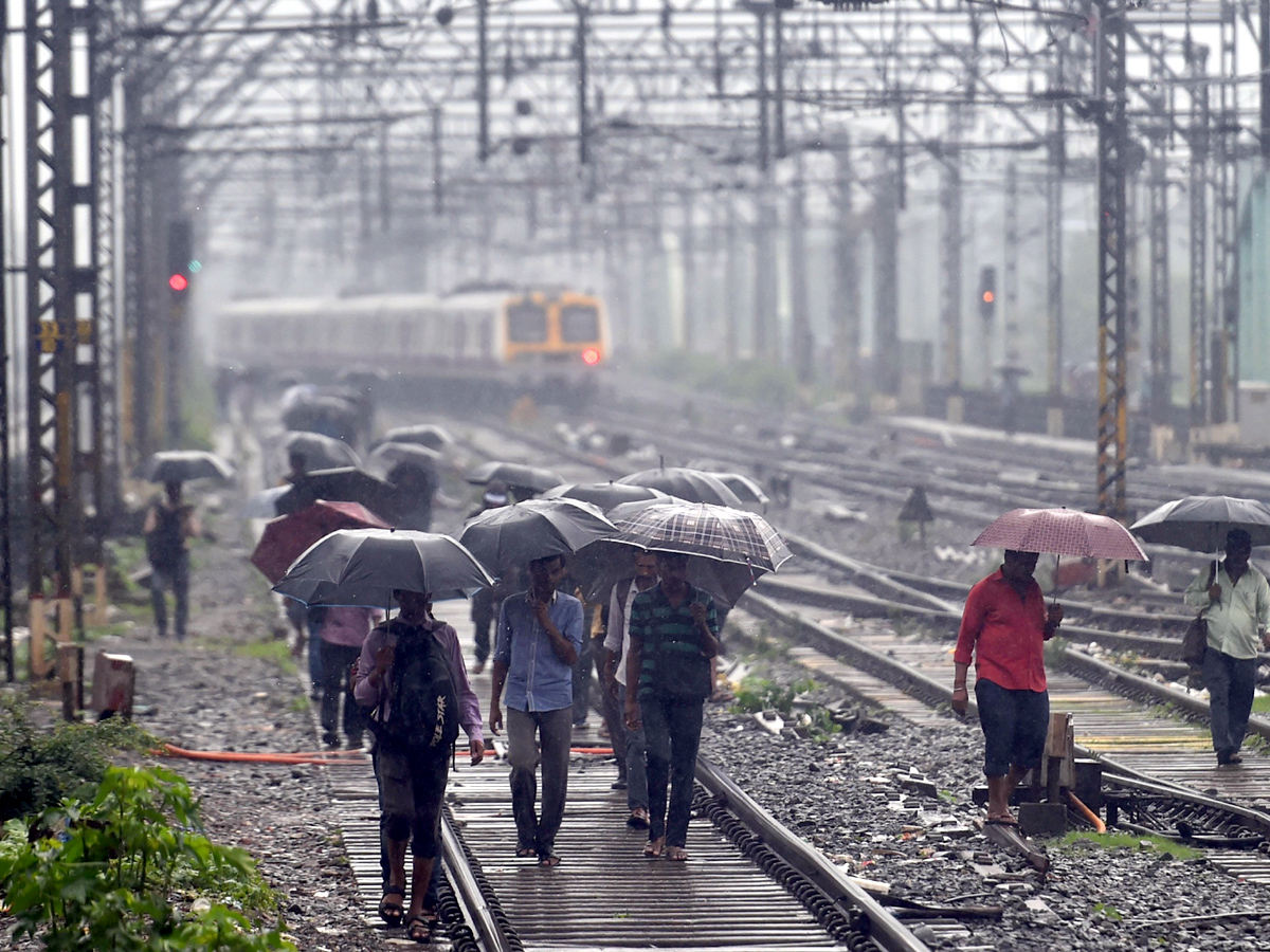 Heavy rains in Mumbai Photo Gallery - Sakshi13