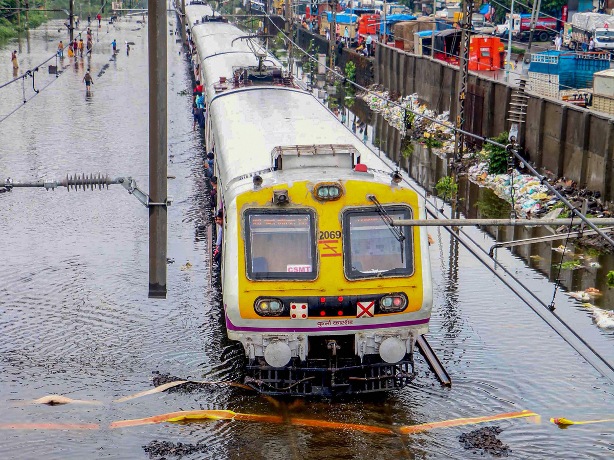 Heavy rains in Mumbai Photo Gallery - Sakshi14