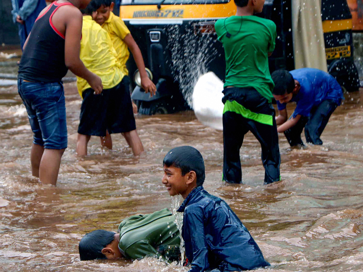 Heavy rains in Mumbai Photo Gallery - Sakshi15