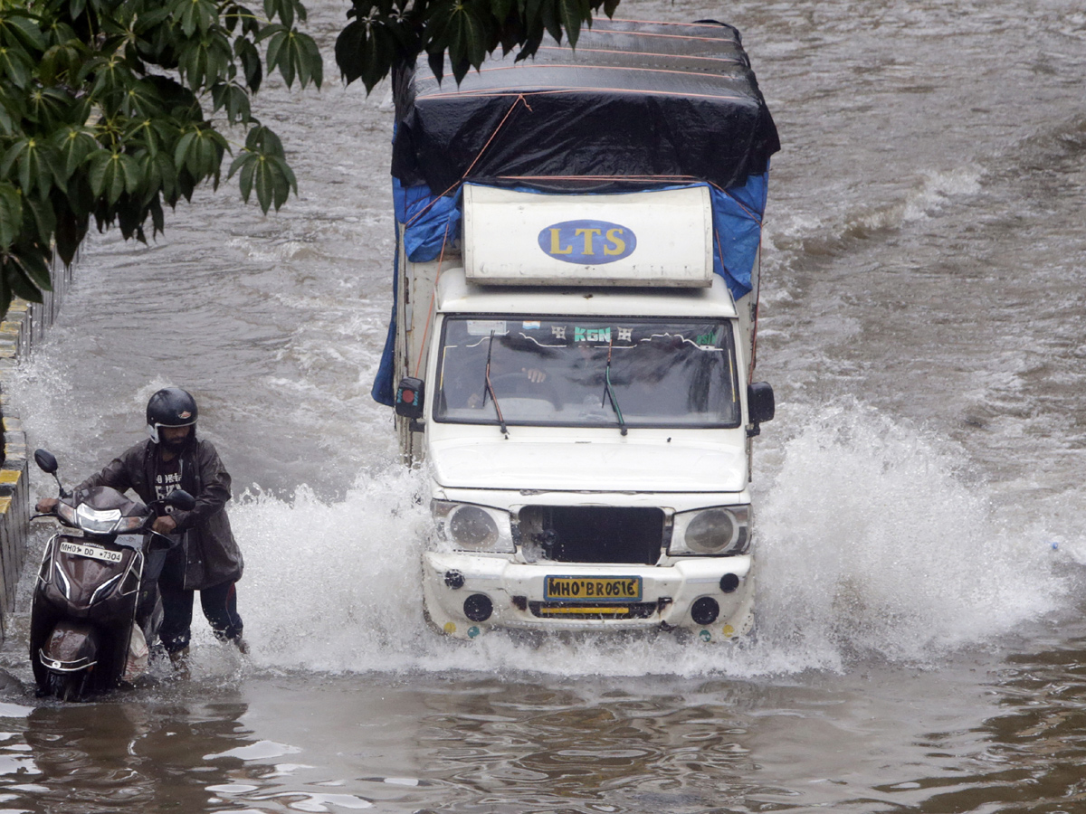 Heavy rains in Mumbai Photo Gallery - Sakshi5