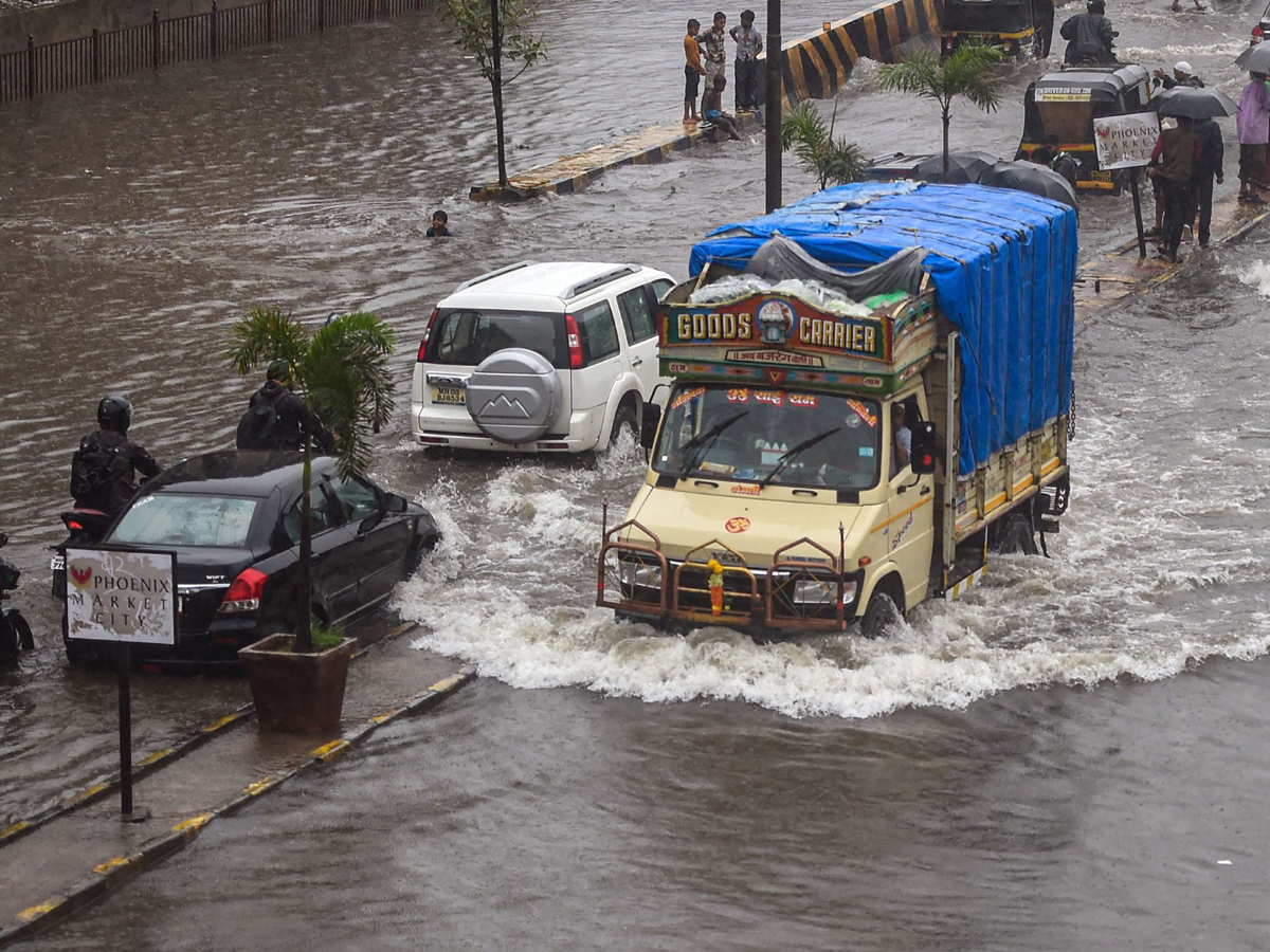 Heavy rains in Mumbai Photo Gallery - Sakshi2