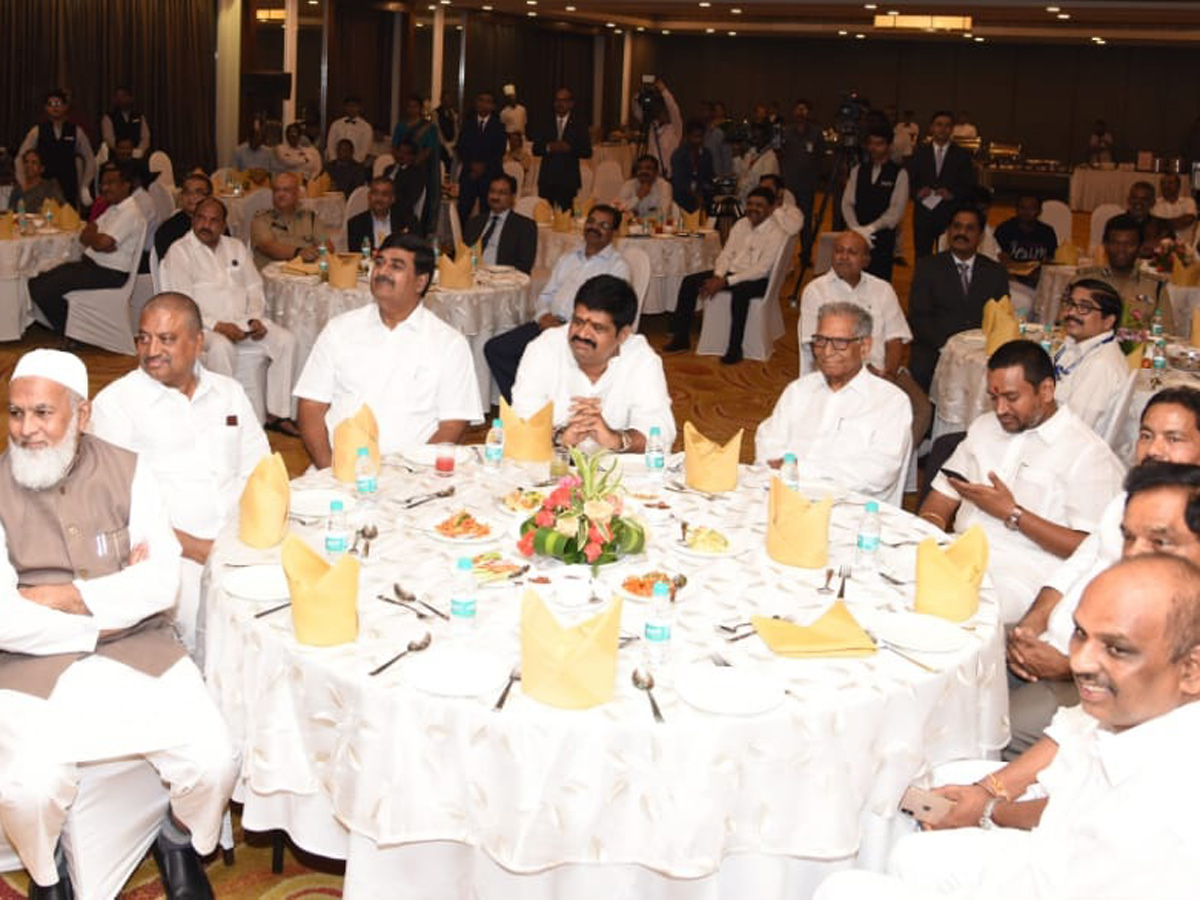 Farewell for Governor ESL Narasimhan In Vijayawada Photo Gallery - Sakshi17