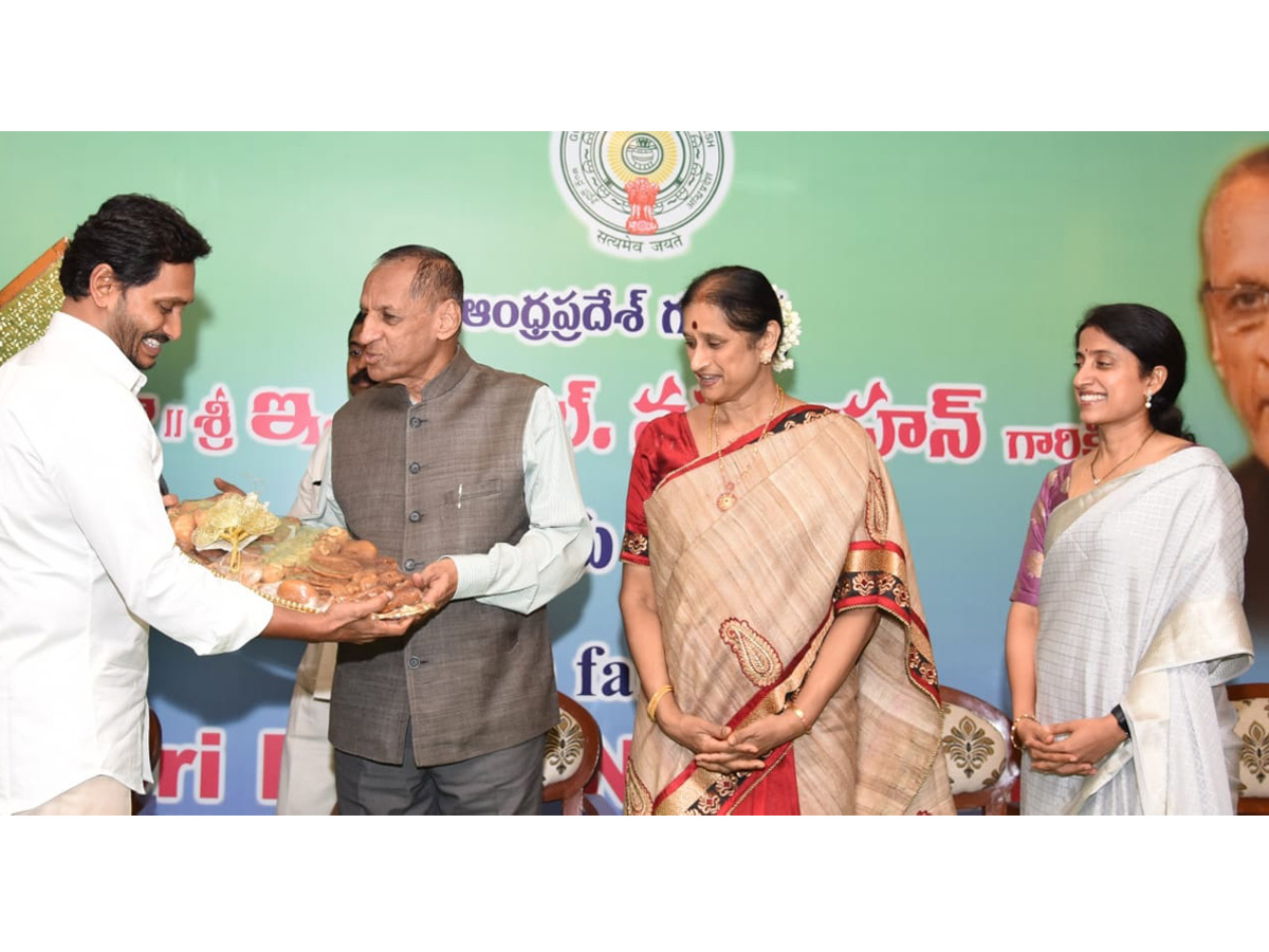 Farewell for Governor ESL Narasimhan In Vijayawada Photo Gallery - Sakshi20