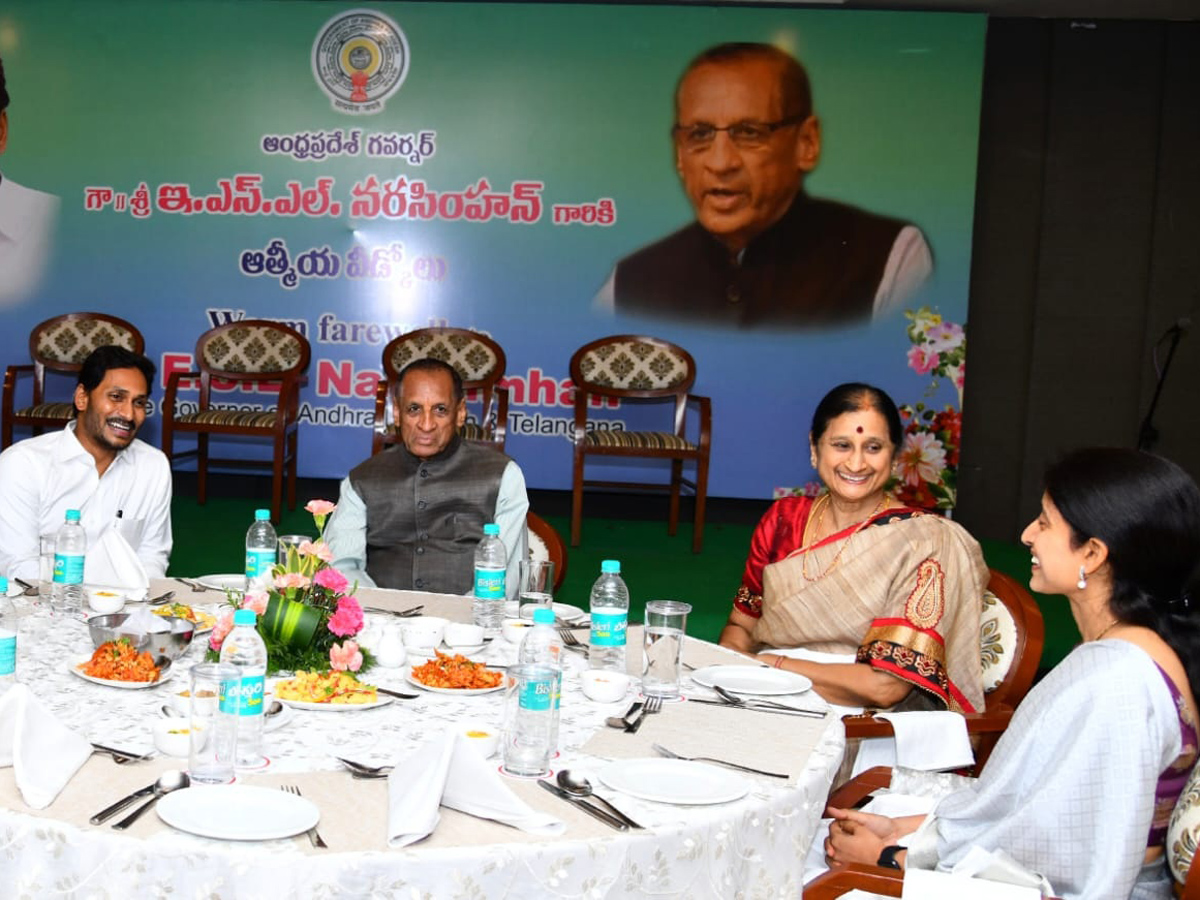 Farewell for Governor ESL Narasimhan In Vijayawada Photo Gallery - Sakshi5