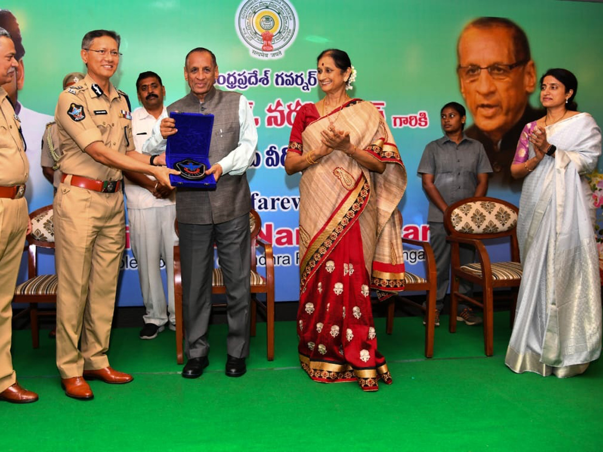 Farewell for Governor ESL Narasimhan In Vijayawada Photo Gallery - Sakshi7