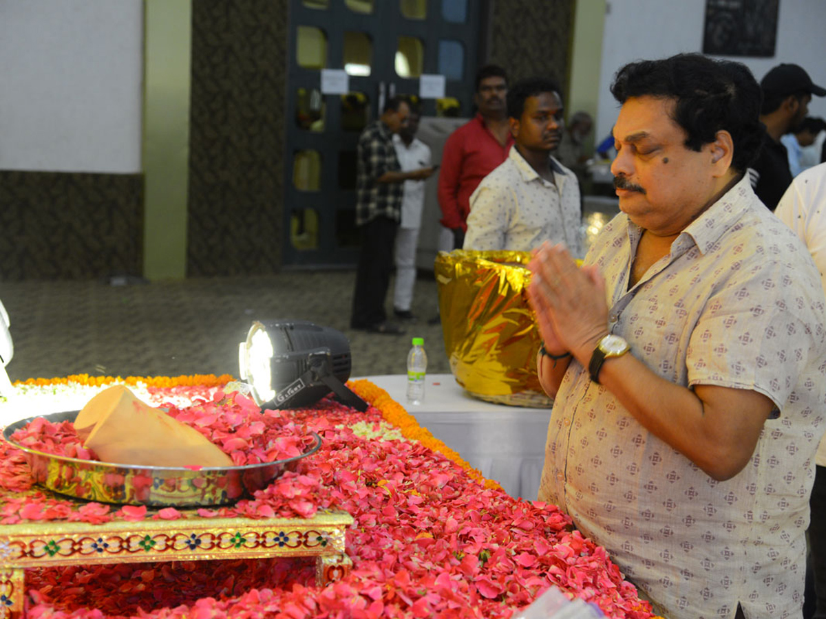  Vijaya Nirmala Gari Dasha Dina Karma In Sandhya Conventions Photo Gallery  - Sakshi3