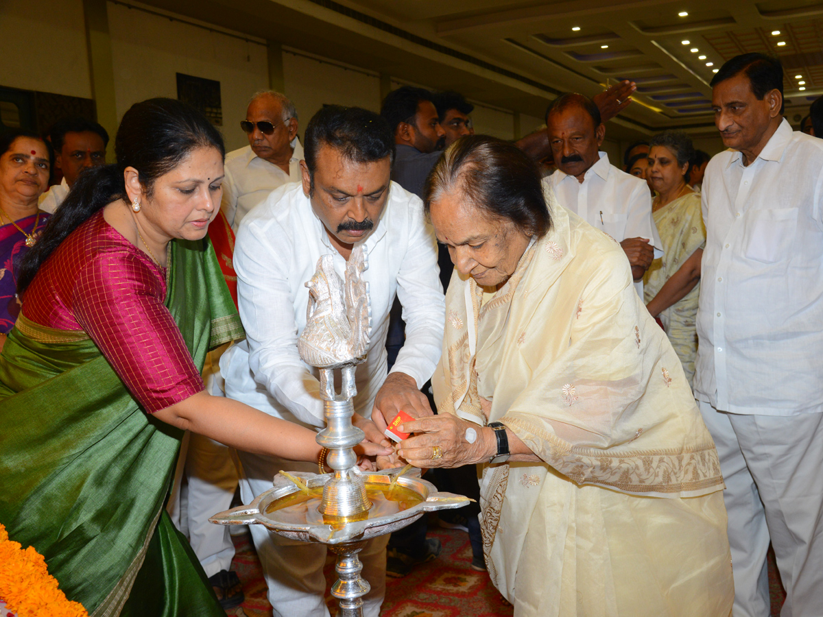  Vijaya Nirmala Gari Dasha Dina Karma In Sandhya Conventions Photo Gallery  - Sakshi30