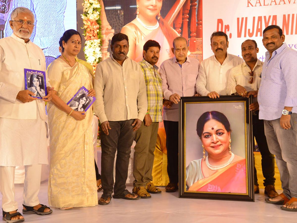  Vijaya Nirmala Gari Dasha Dina Karma In Sandhya Conventions Photo Gallery  - Sakshi1