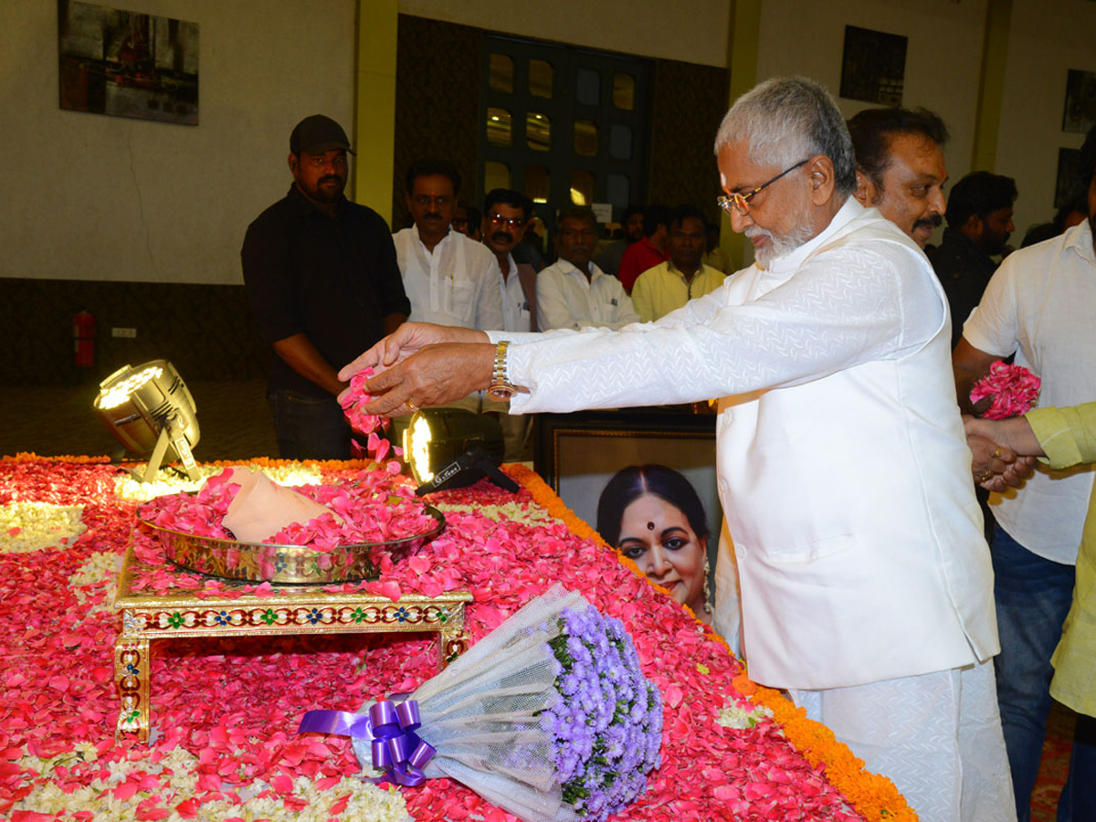  Vijaya Nirmala Gari Dasha Dina Karma In Sandhya Conventions Photo Gallery  - Sakshi10