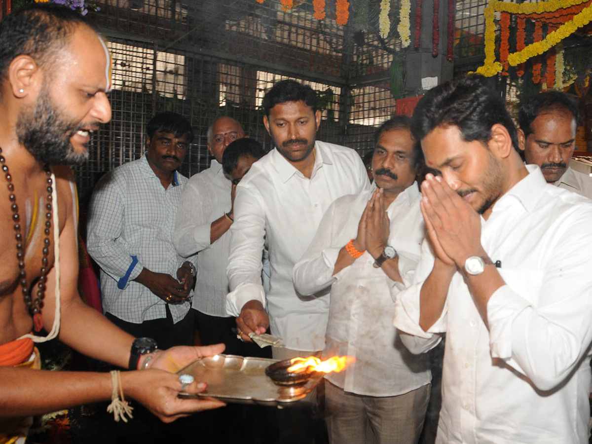 CM Ys Jagan Gisits Gandi Anjaneya Swamy Temple at Kadapa - Sakshi6