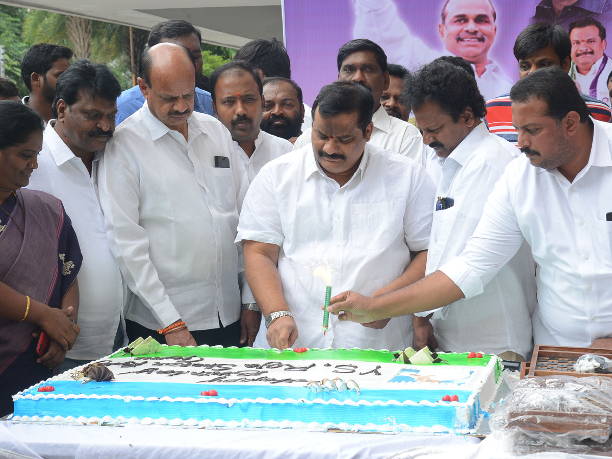 YSR 70th Birth Anniversary Celebrations At Lotus Pond Photo Gallery - Sakshi15