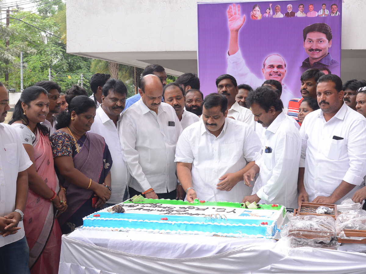 YSR 70th Birth Anniversary Celebrations At Lotus Pond Photo Gallery - Sakshi16