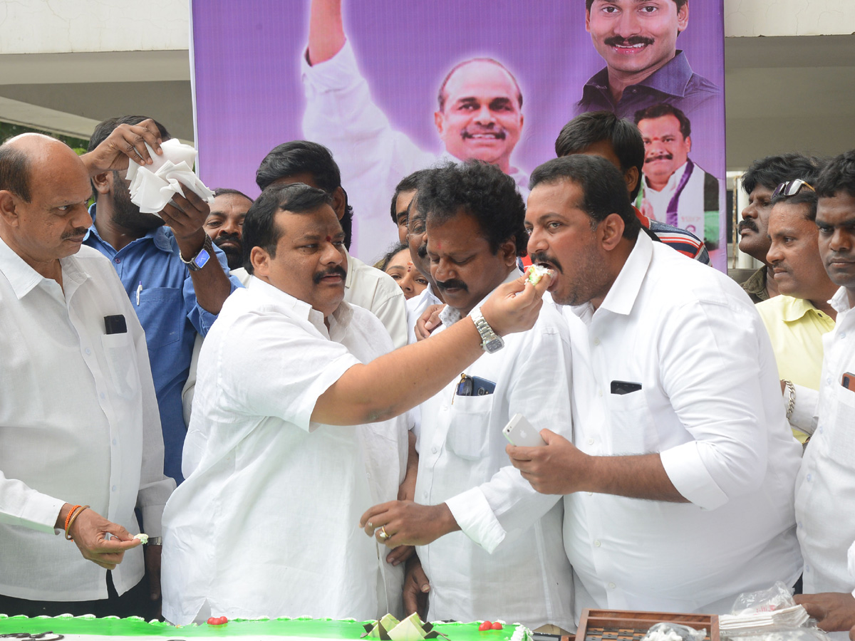 YSR 70th Birth Anniversary Celebrations At Lotus Pond Photo Gallery - Sakshi3