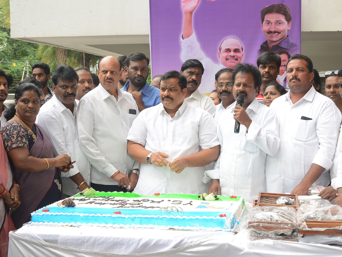 YSR 70th Birth Anniversary Celebrations At Lotus Pond Photo Gallery - Sakshi4