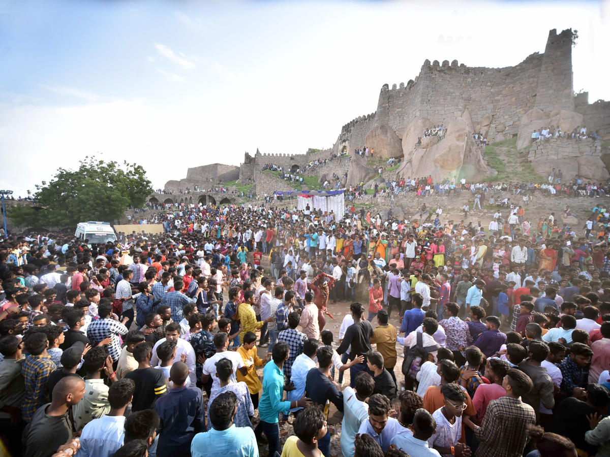 Bonalu festival kicks off at Golconda Fort Photo Gallery  - Sakshi2