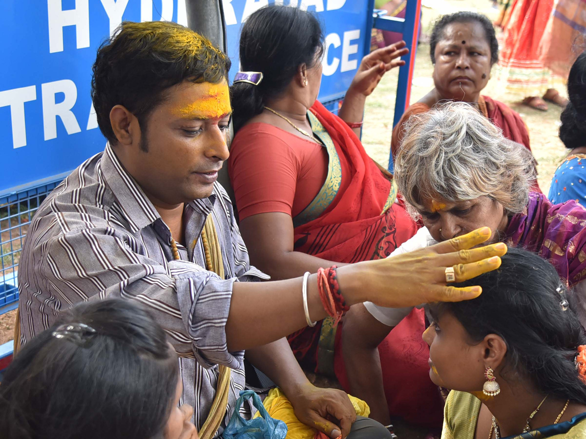 Bonalu festival kicks off at Golconda Fort Photo Gallery  - Sakshi14