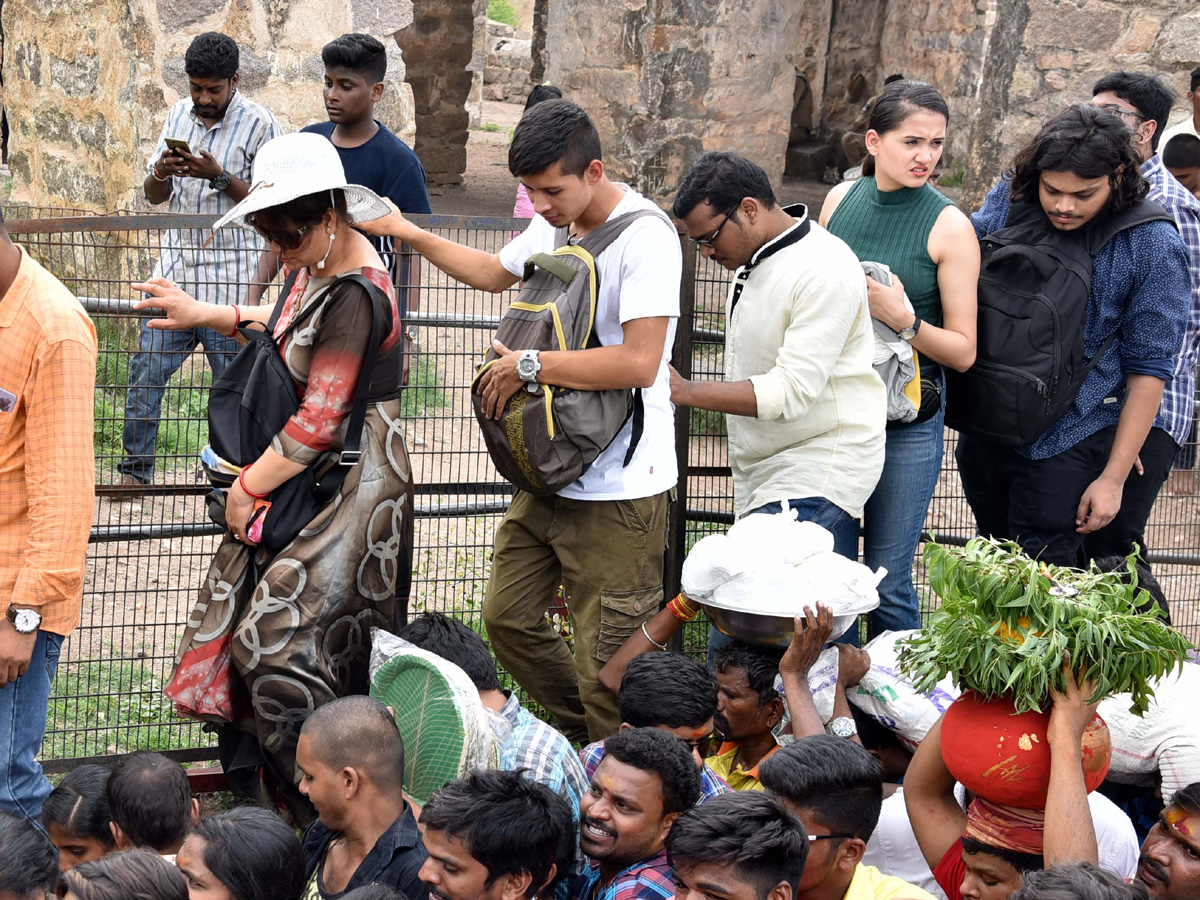 Bonalu festival kicks off at Golconda Fort Photo Gallery  - Sakshi16