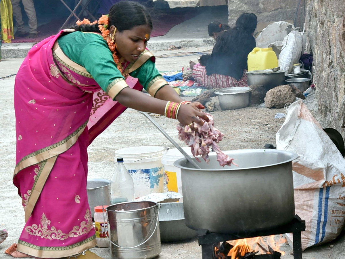 Bonalu festival kicks off at Golconda Fort Photo Gallery  - Sakshi19