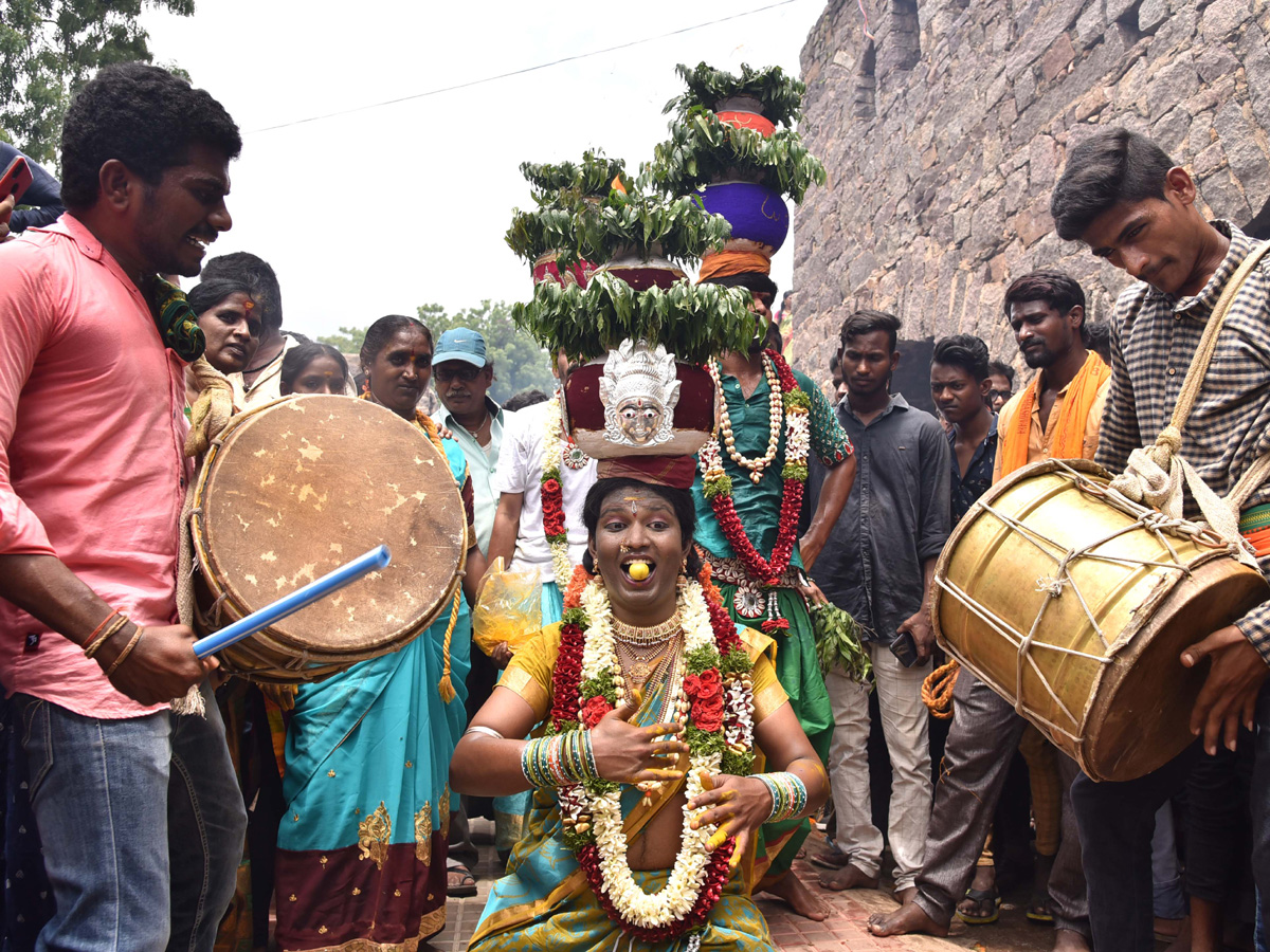 Bonalu festival kicks off at Golconda Fort Photo Gallery  - Sakshi22