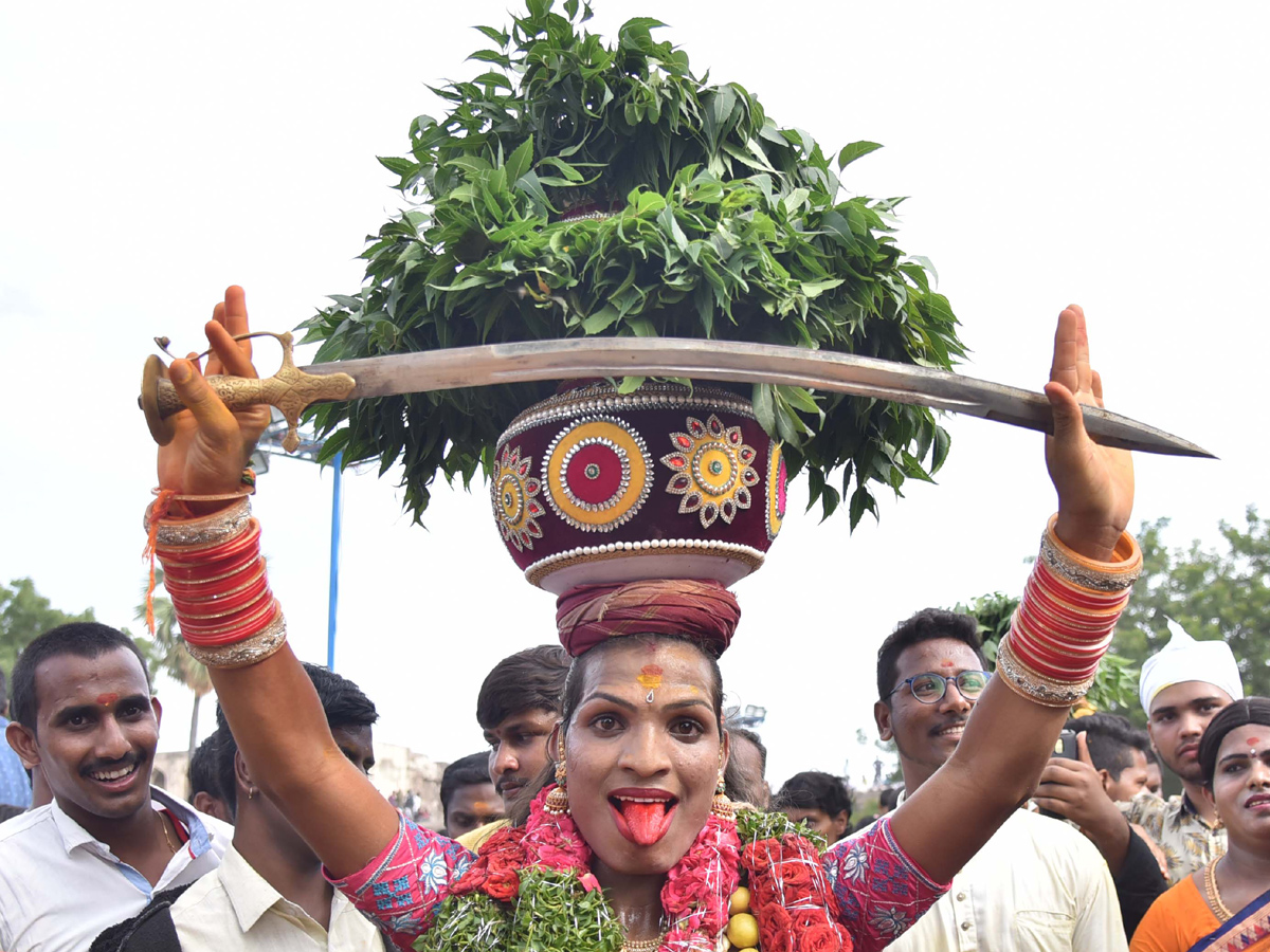 Bonalu festival kicks off at Golconda Fort Photo Gallery  - Sakshi4