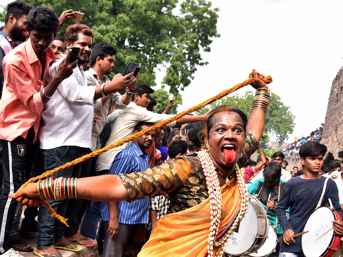 Bonalu festival kicks off at Golconda Fort Photo Gallery  - Sakshi8