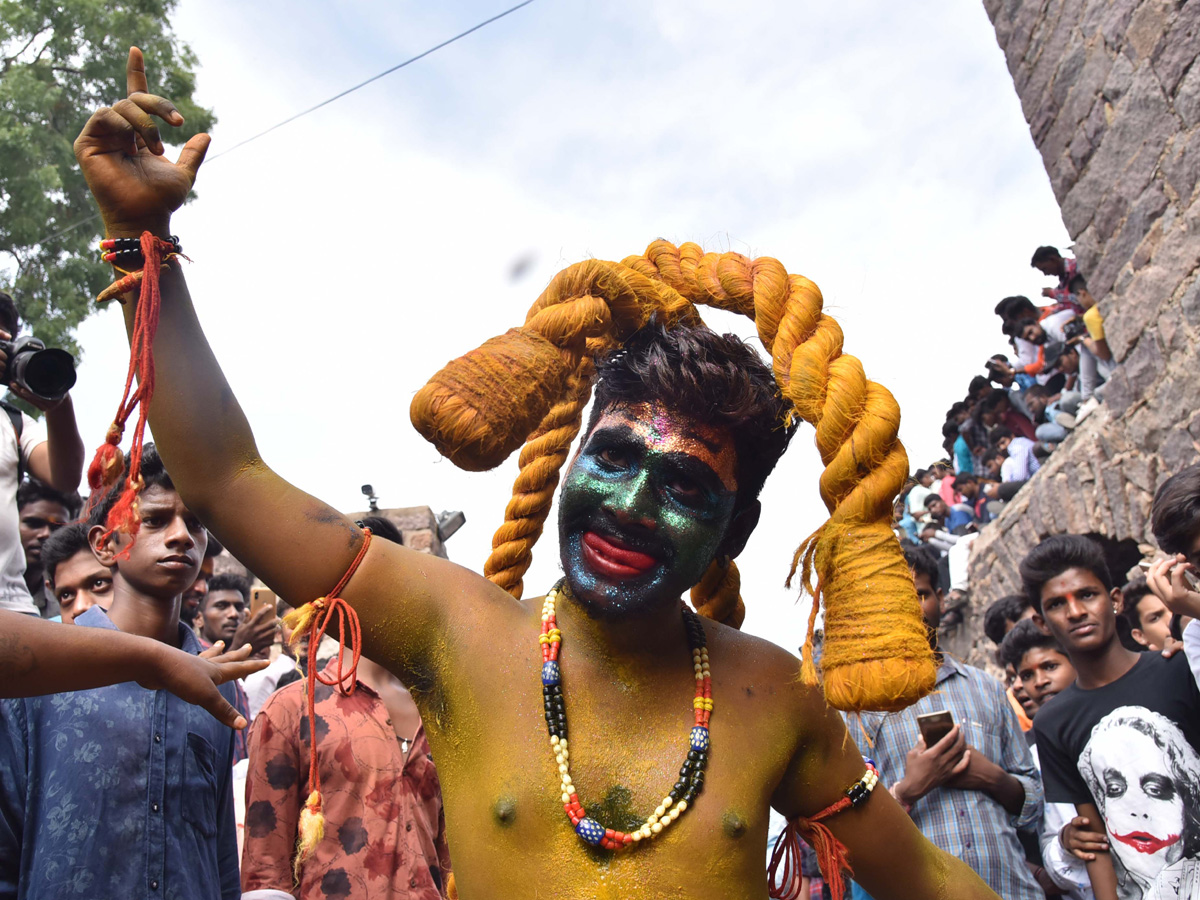 Bonalu festival kicks off at Golconda Fort Photo Gallery  - Sakshi9